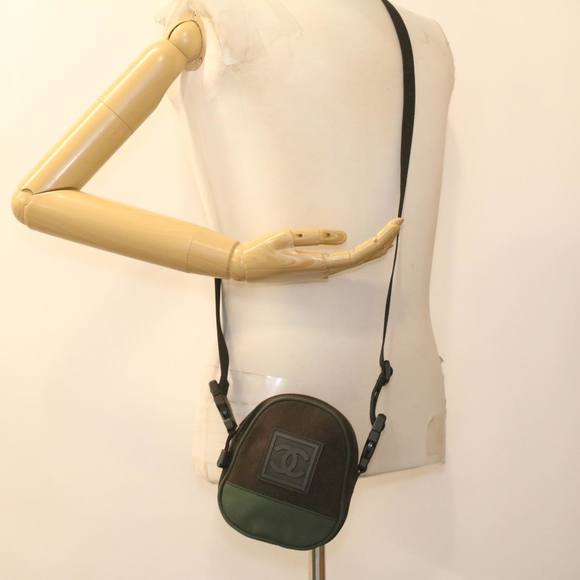 CHANEL Shoulder Bag - Picture 4 of 10